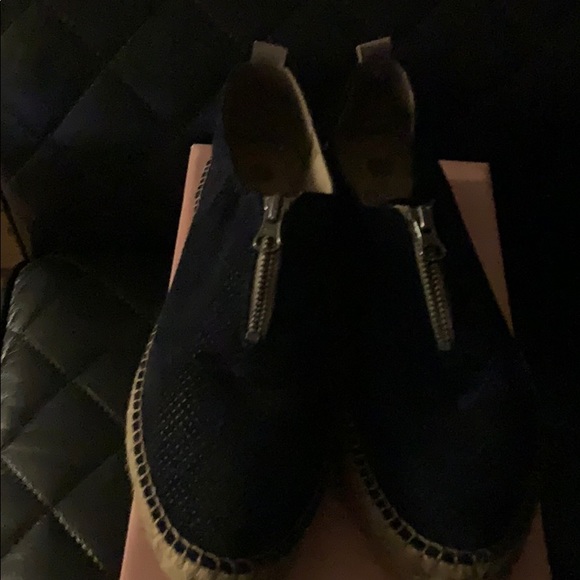 Shoes - Picture 3 of 4